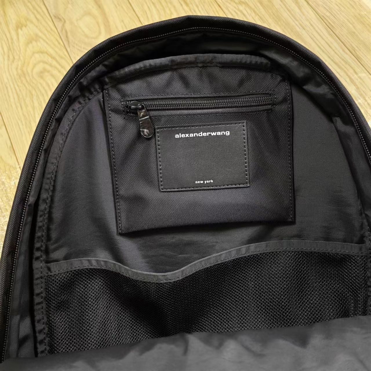 ☆新品☆Alexander Wang wangsport アップルロゴナイロンリュック - メルカリ