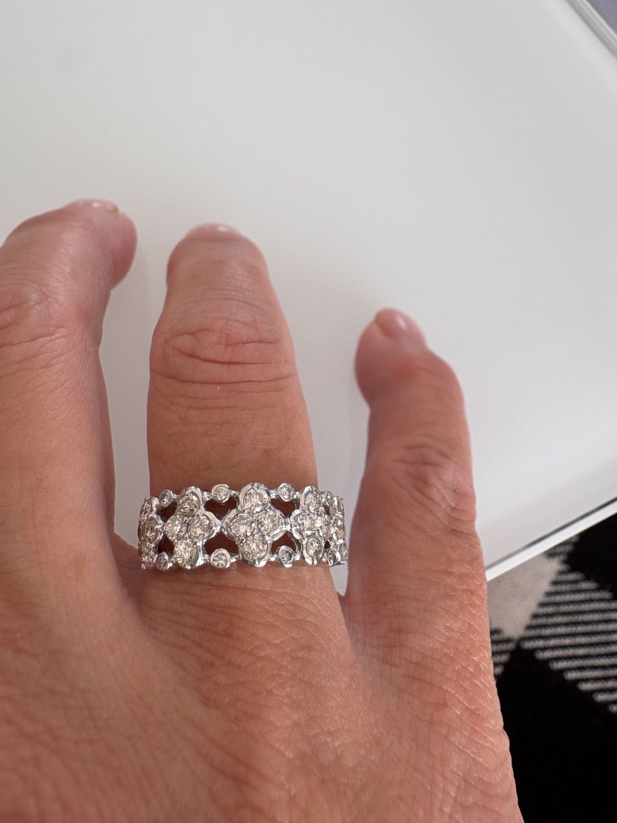 プラチナ✨フラワーモチーフライン✨ダイヤ1.00ct✨透明感キラキラ 