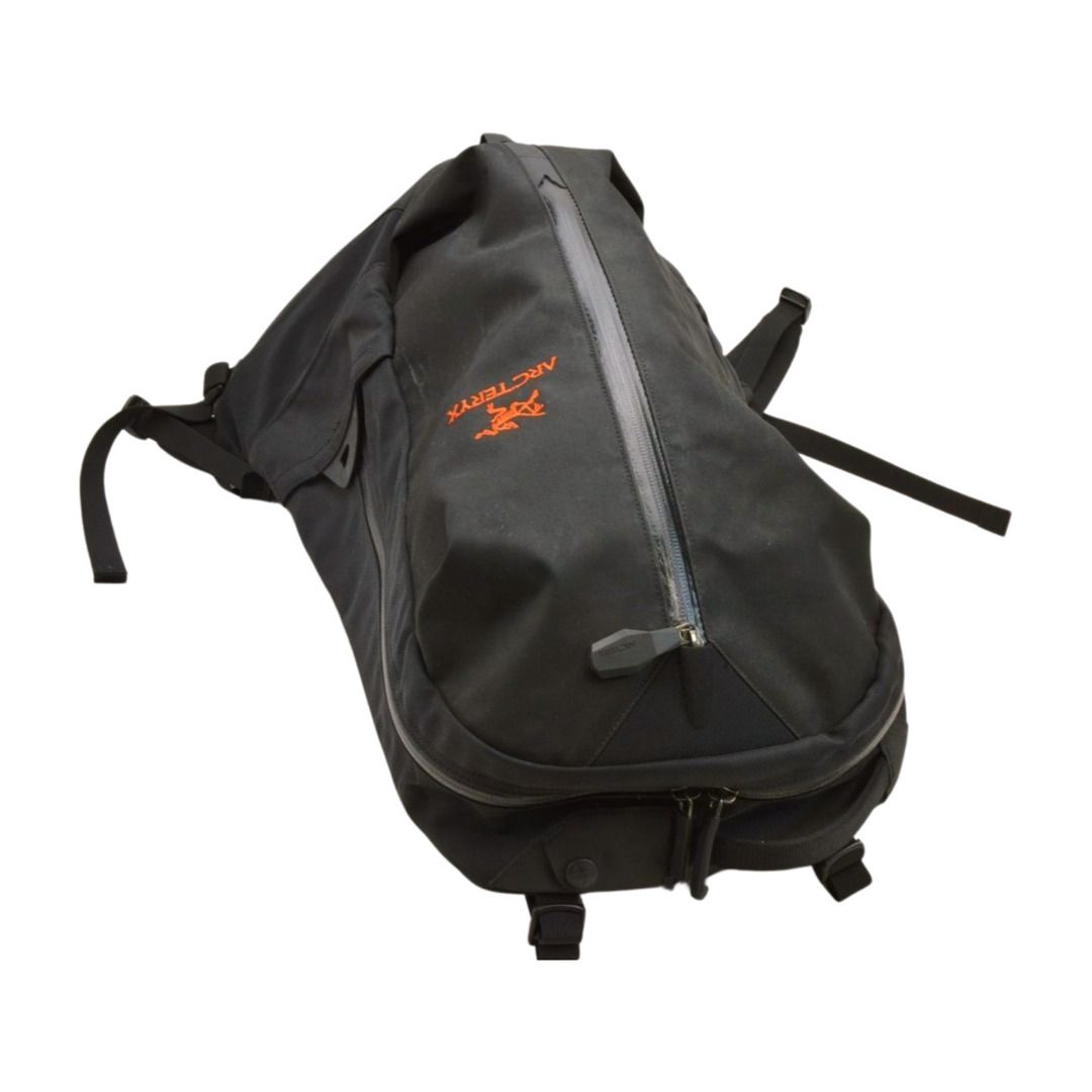 Arc'teryx ブラック リュック/ARC’TERYX beams ビームスがアークテリクスに別注したバッグ3型を発売、工場の