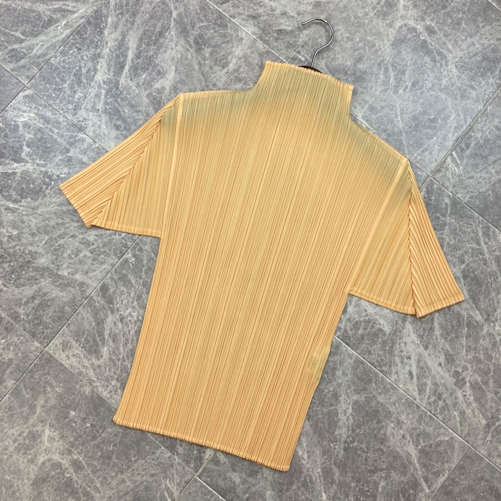 美品✨イッセイミヤケ プリーツプリーズ ハイネックカットソー 半袖 美品✨イッセイミヤケ プリーツプリーズ ハイネックカットソー 半袖