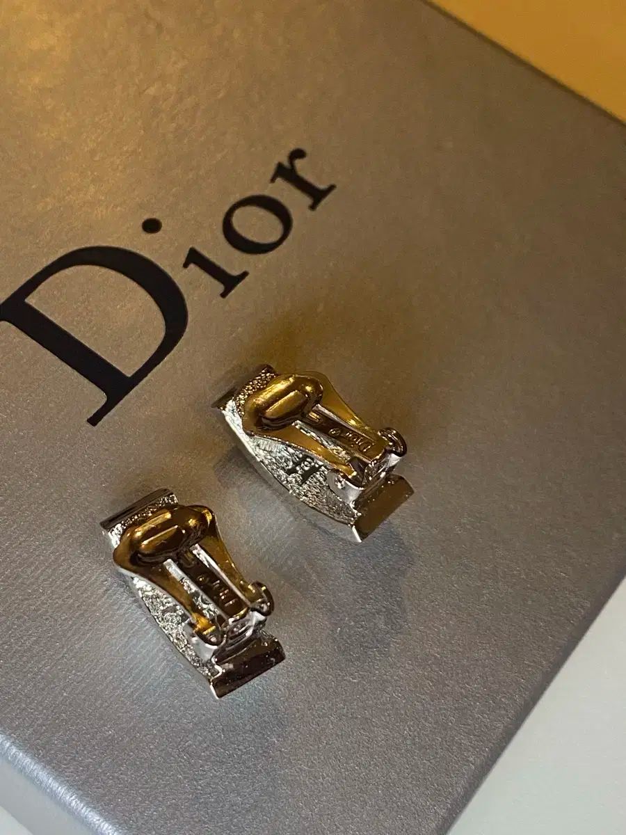 クリップ イヤリング