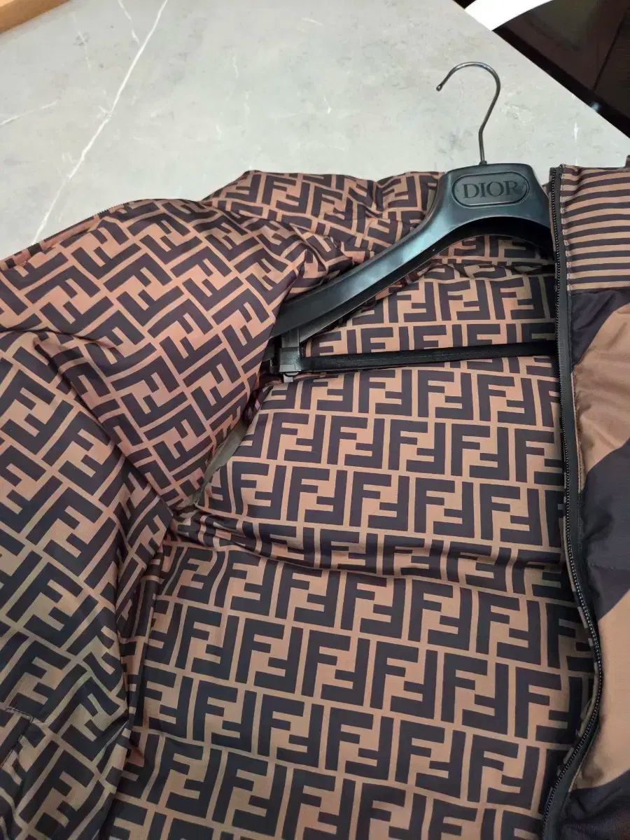 FENDI フェンディ ラバー ダウン ベスト