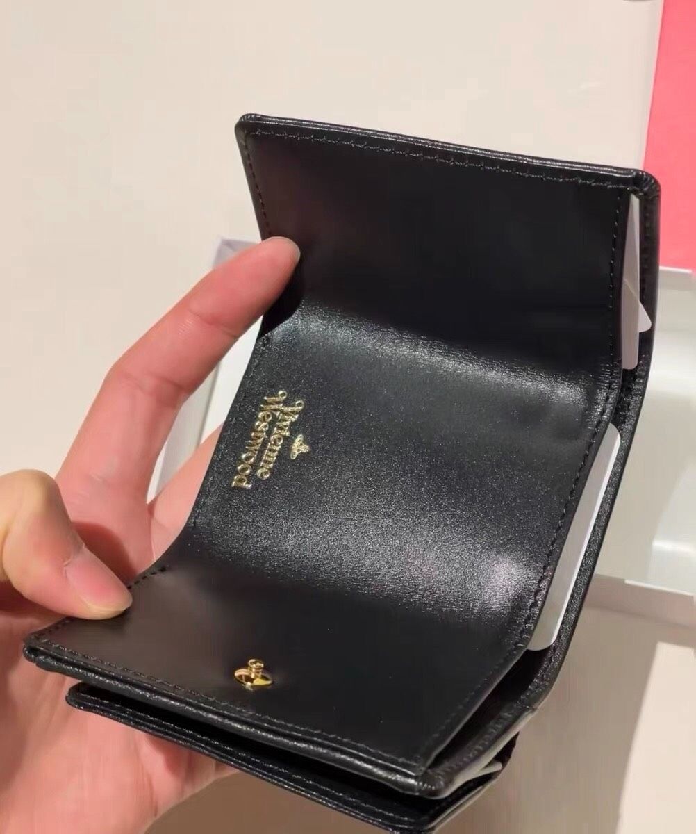 日本Vivienne ヴィヴィアン ブラック牛革 サターン三つ折り財布