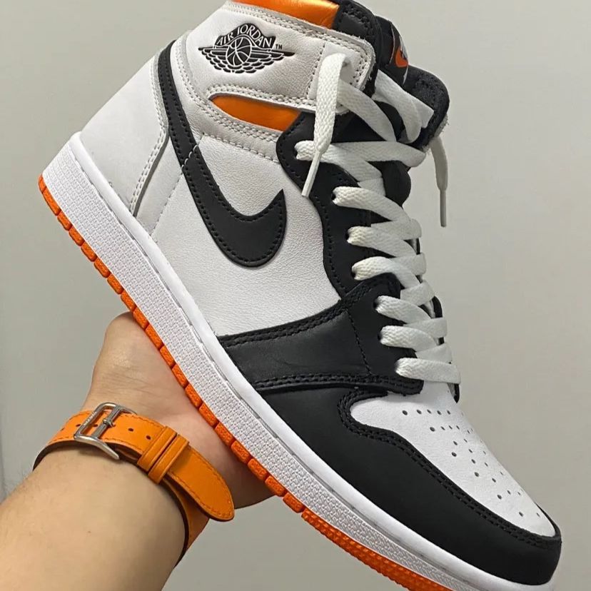 新品未使用Nike Air Jordan 1 Retro High OG