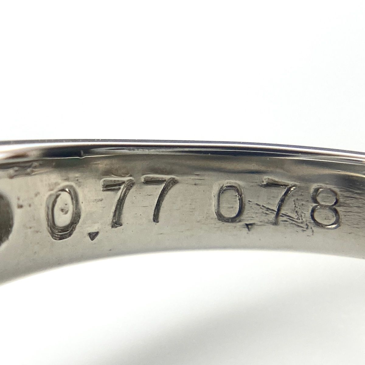 エメラルド デザインリング プラチナ メレダイヤ 指輪 リング 9.5号