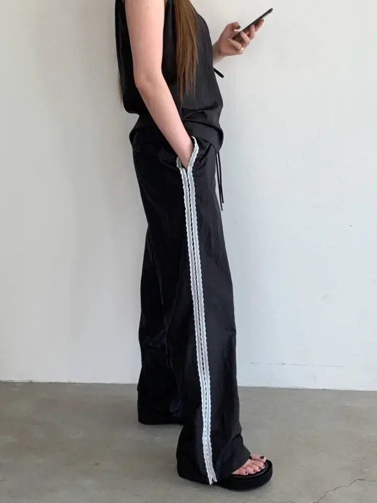 more than yesteday ベバーパンツ 定価 98000 勝ちました