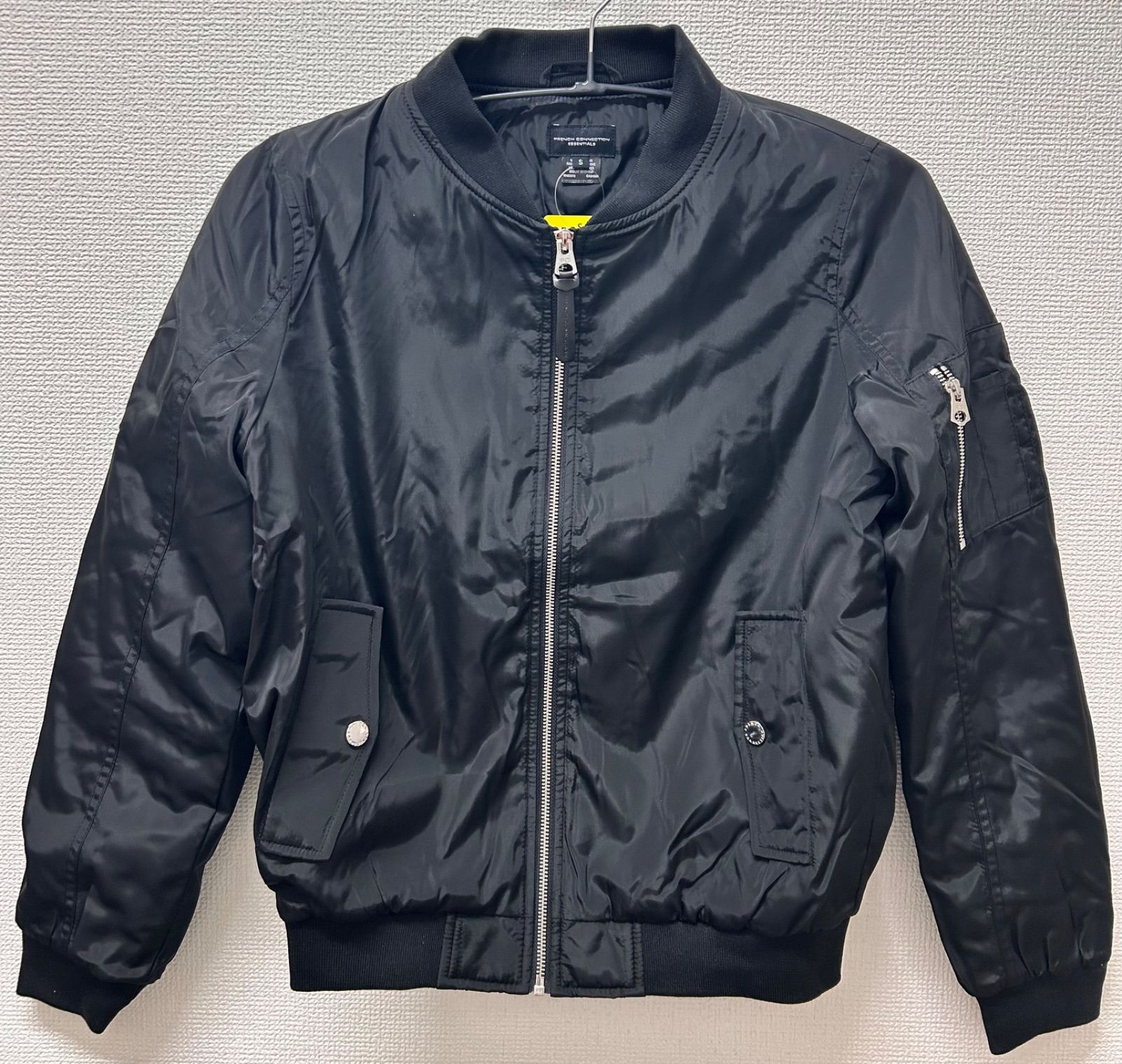 ESSENTIALS ブラック MA-1ジャケット ESSENTIALS ブラック MA-1ジャケット ESSENTIALS ブラック MA-1