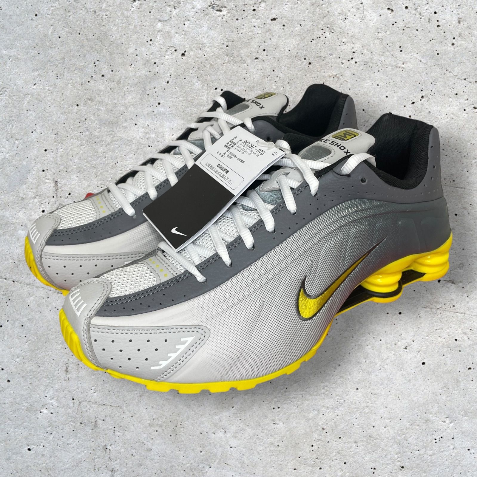 定価:23100円 NIKE SHOX R4 SE VAST GREY/BRIGHT CITRON-LT GRAPHITE