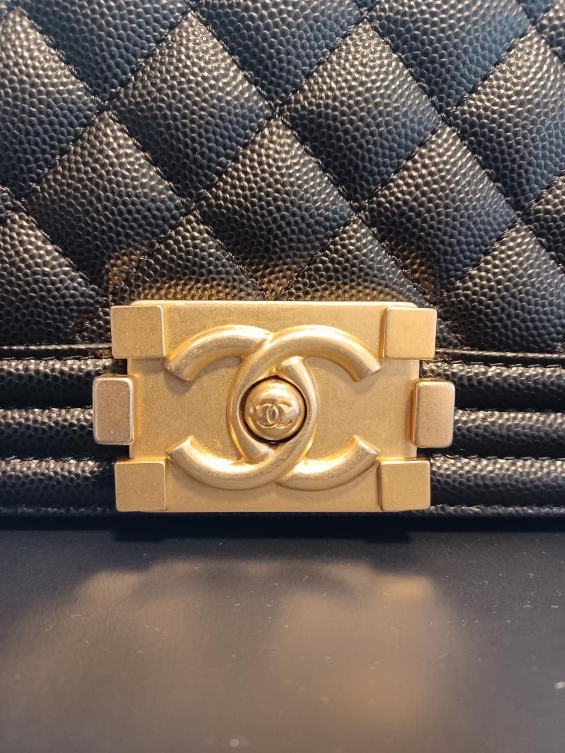 CHANELボーイシャネル キャビアスキン