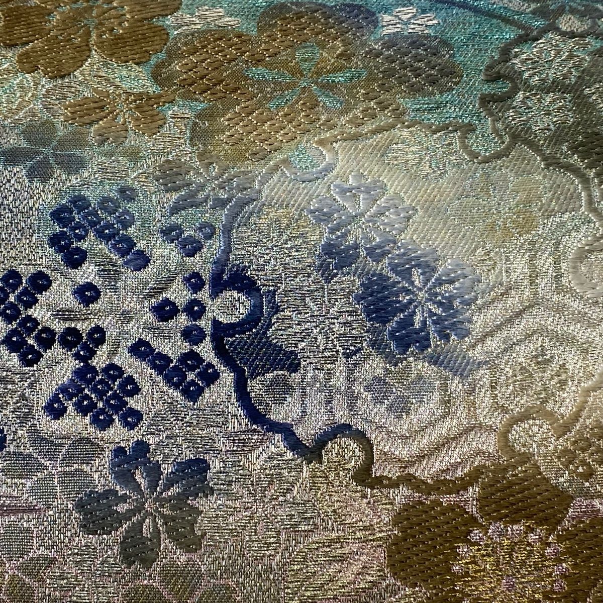 輝く高品質な 袋帯 【中古】 正絹 全通 灰緑 刺繍 金銀糸 桜 葡萄 手先