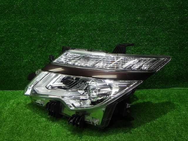 日産 E52 エルグランド 中期 LED 左 ヘッドライト100-23674 日産 E52 エルグランド 中期 LED 左 ヘッドライト100-23674