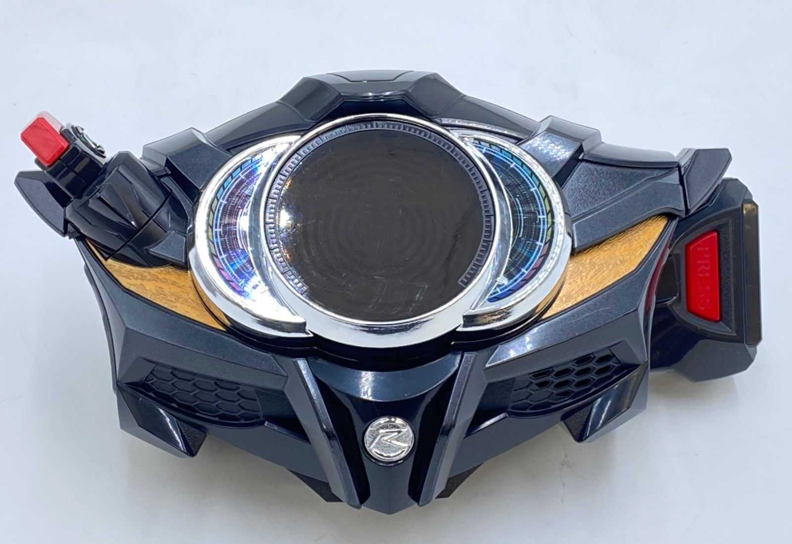 悪の戦士・仮面ライダーゴルドドライブの変身ベルト「バンノドライバー 