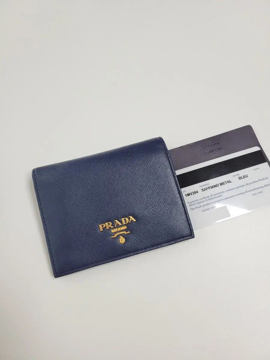 ★【PRADA】 メタルロゴ サフィアーノ カードウォレット★ PRADA(プラダ) サフィアーノ メタルロゴ カード ミドル