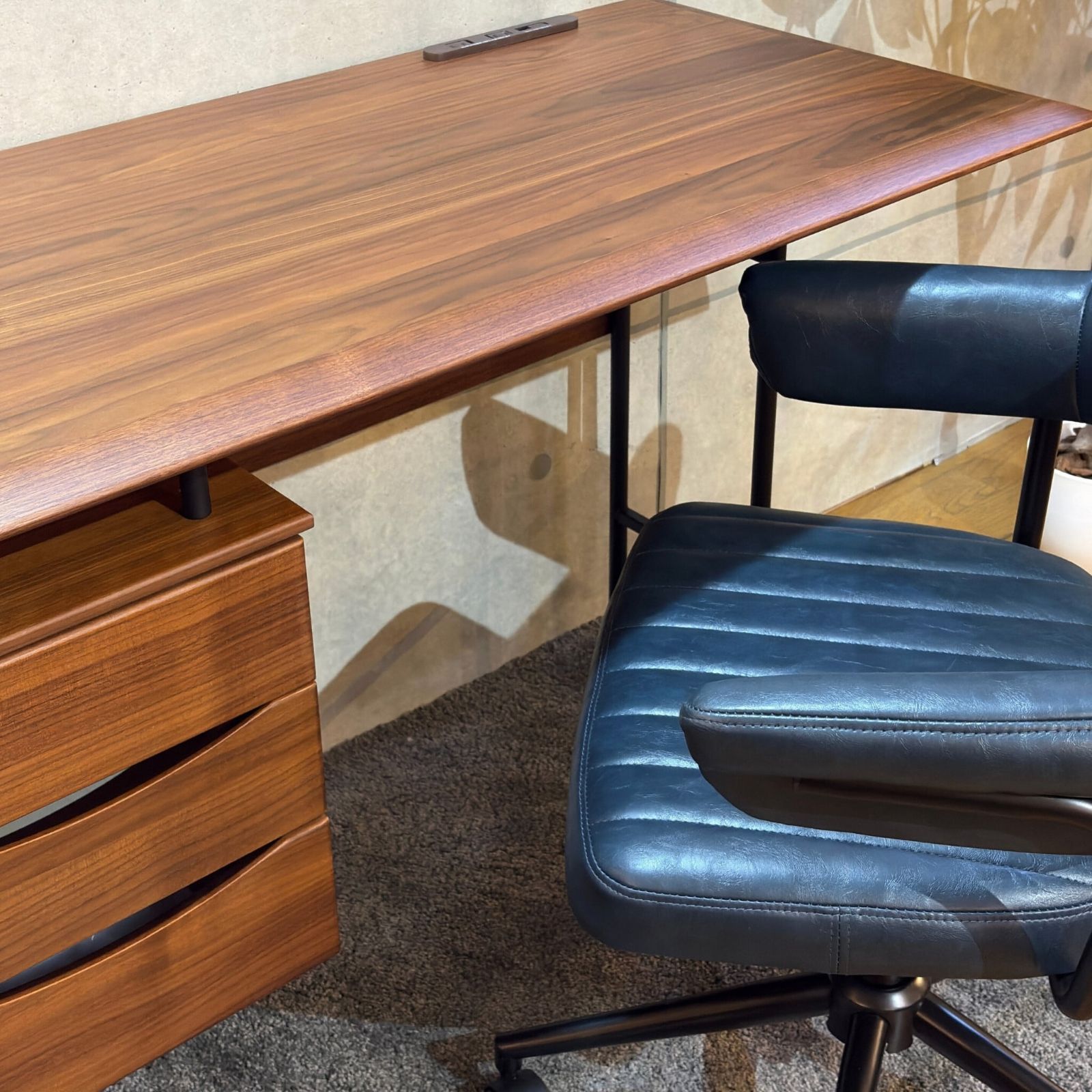 ウォールナット×ブラックアイアン