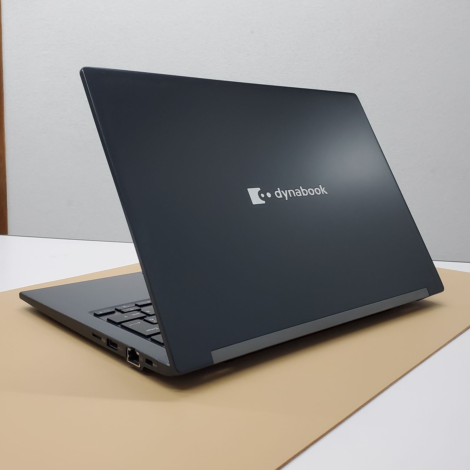 13.3型ノートパソコン