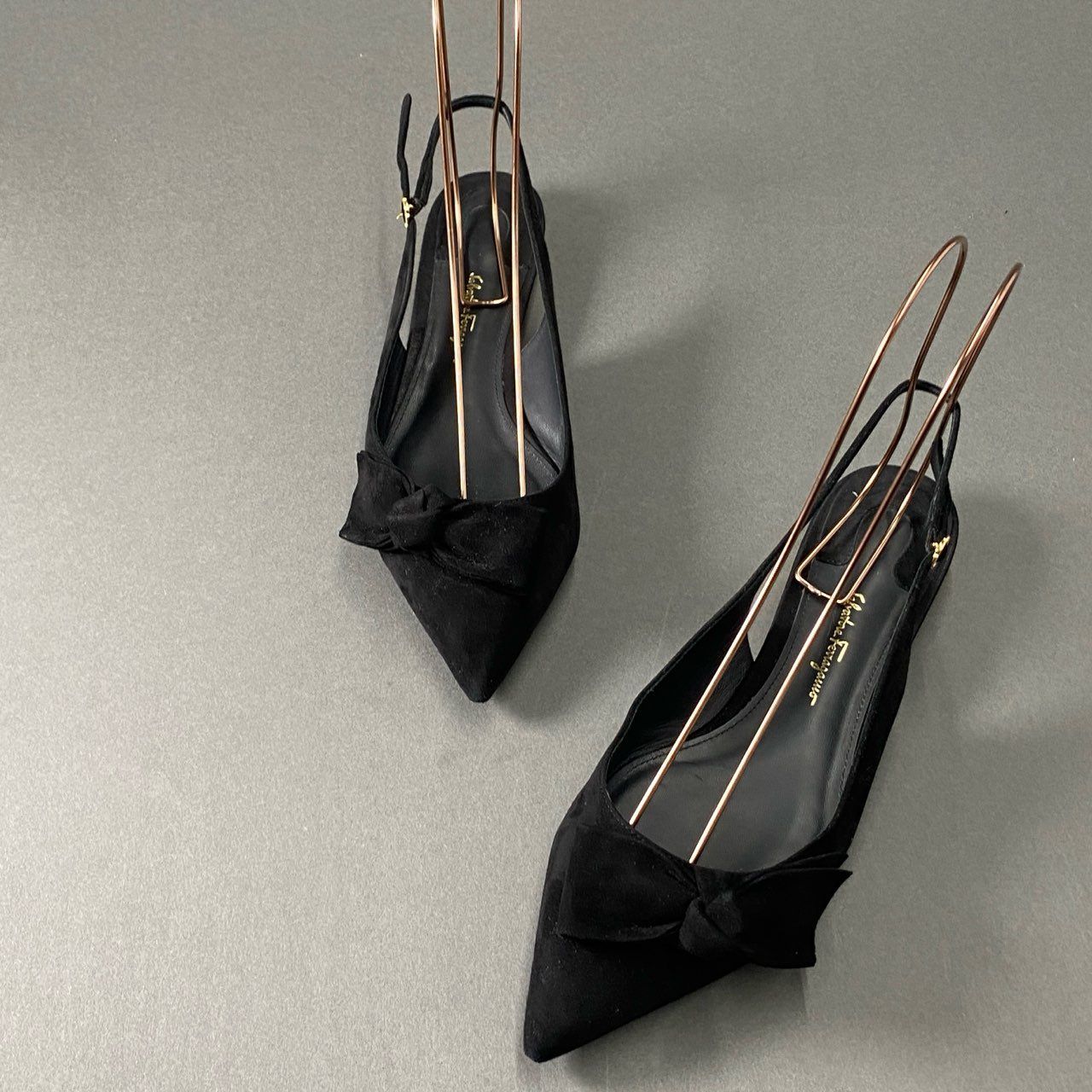 フェラガモ黒スウェードのミュール