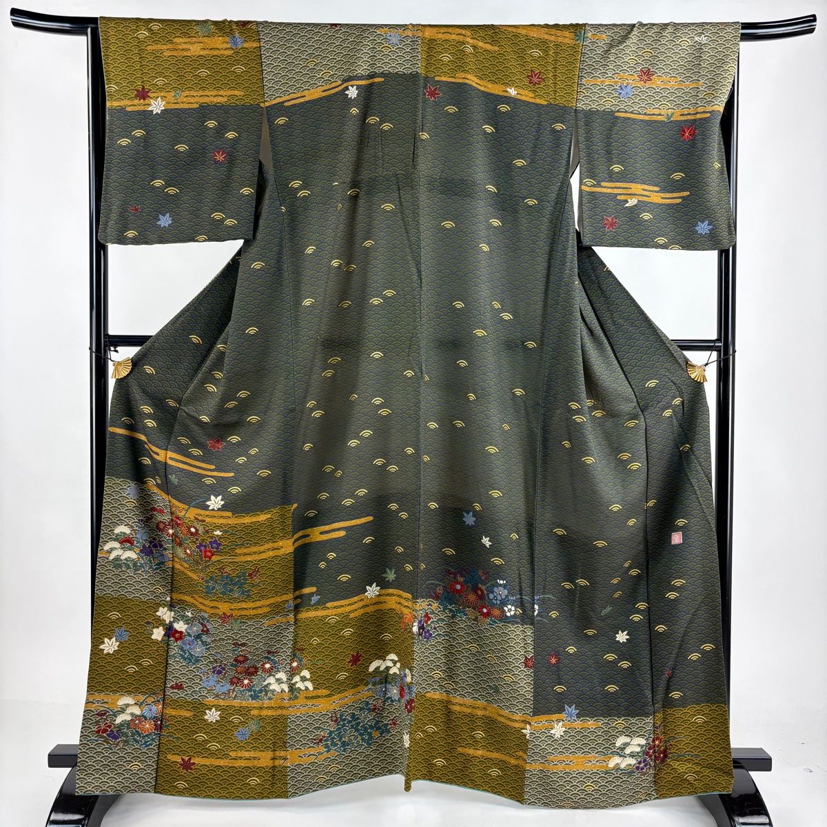 訪問着 身丈164cm 裄丈66cm M 袷 花井幸子 落款 草花 青海波 刺繍 金彩 灰緑 正絹 名品