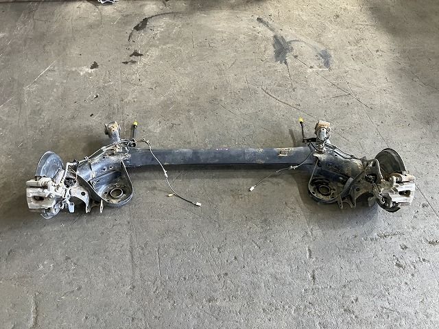 プリウス ZVW30 リアアクスルビーム S 42101-12171 070