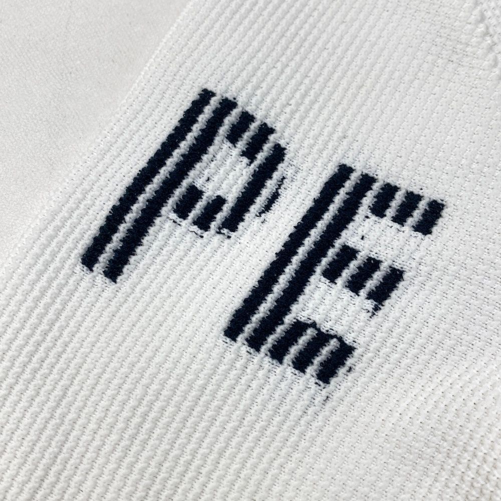 モデル 長袖ニットセーター