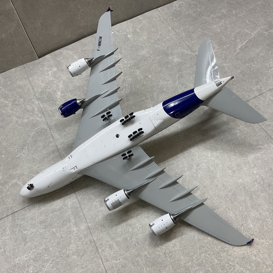 模型/プラモデル AIRBUS A380 flying the A350 XWB engine 1/200 SCALE AIRBUS A380 flying the A350 XWB engine 1/200 SCALE