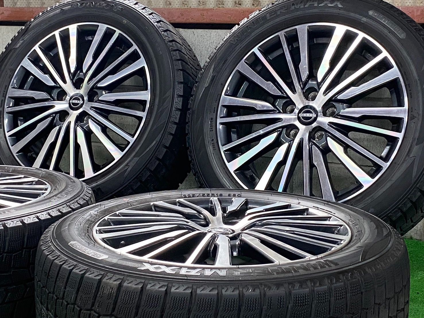 日産エルグラ 18インチ 225/55R18 バリ溝タイヤ２本付 ホイルキズ有り 日産エルグラ 18インチ 225/55R18 バリ溝タイヤ2本付