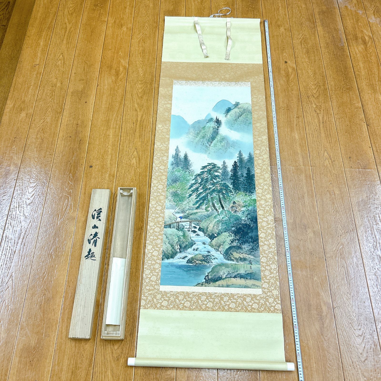 掛軸 湖月 渓山清趣 共箱付き 風景画 山水画 季節掛け 春夏 新緑 彩色