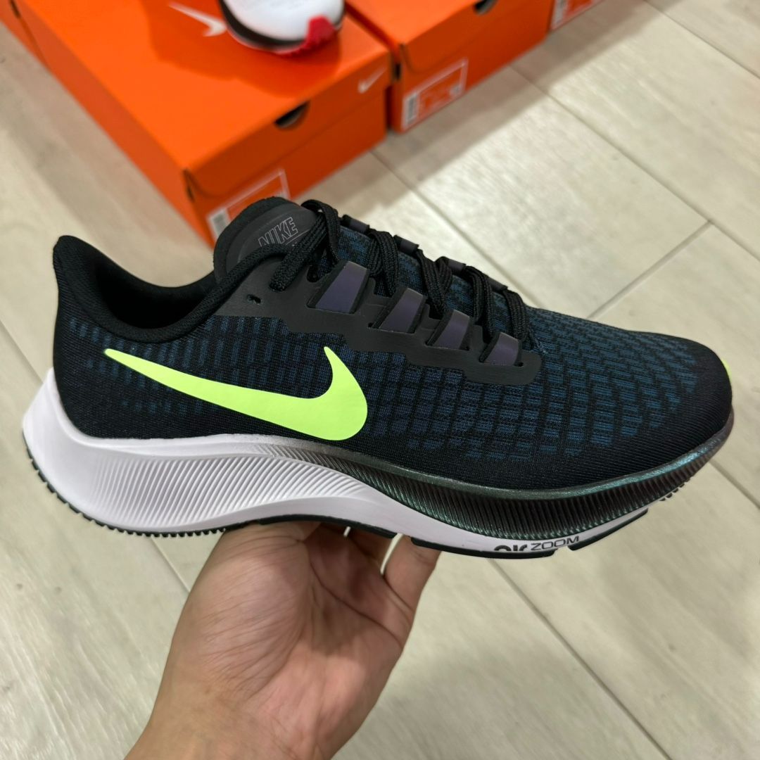 Nike Air Zoom Pegasus 37 Black/Ghost Green 10 BQ9647-001 男女兼用です【並行輸入】