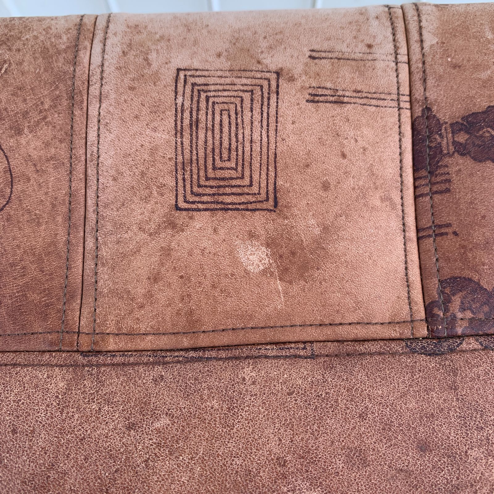 スタッズ インテリア