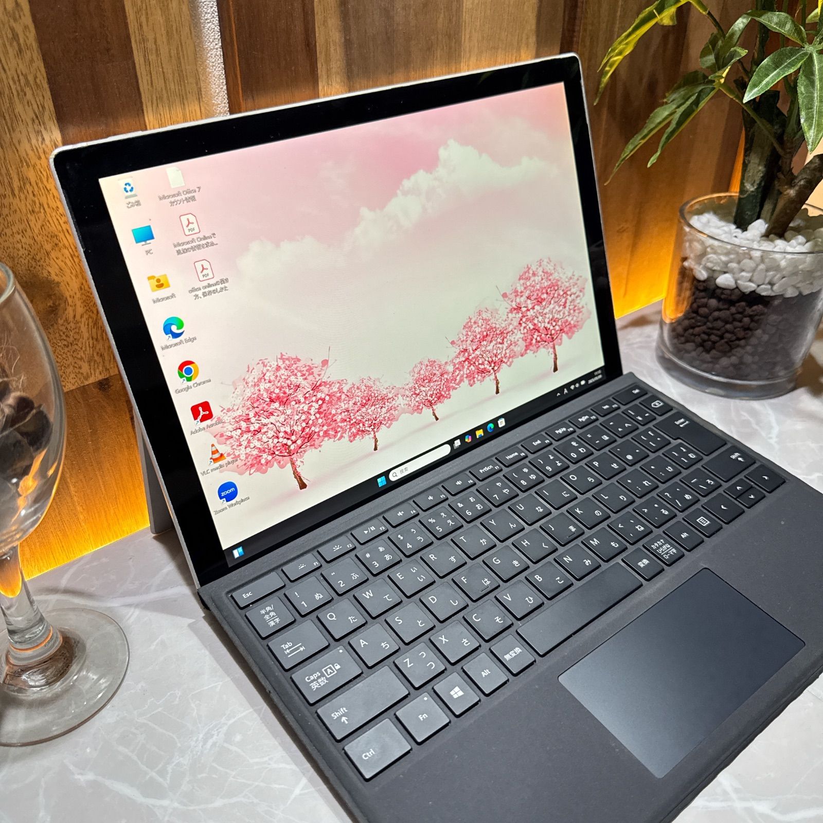 第7世代☘SSD128GB☘メモリ4GB☘タッチパネル式☘ノートパソコン