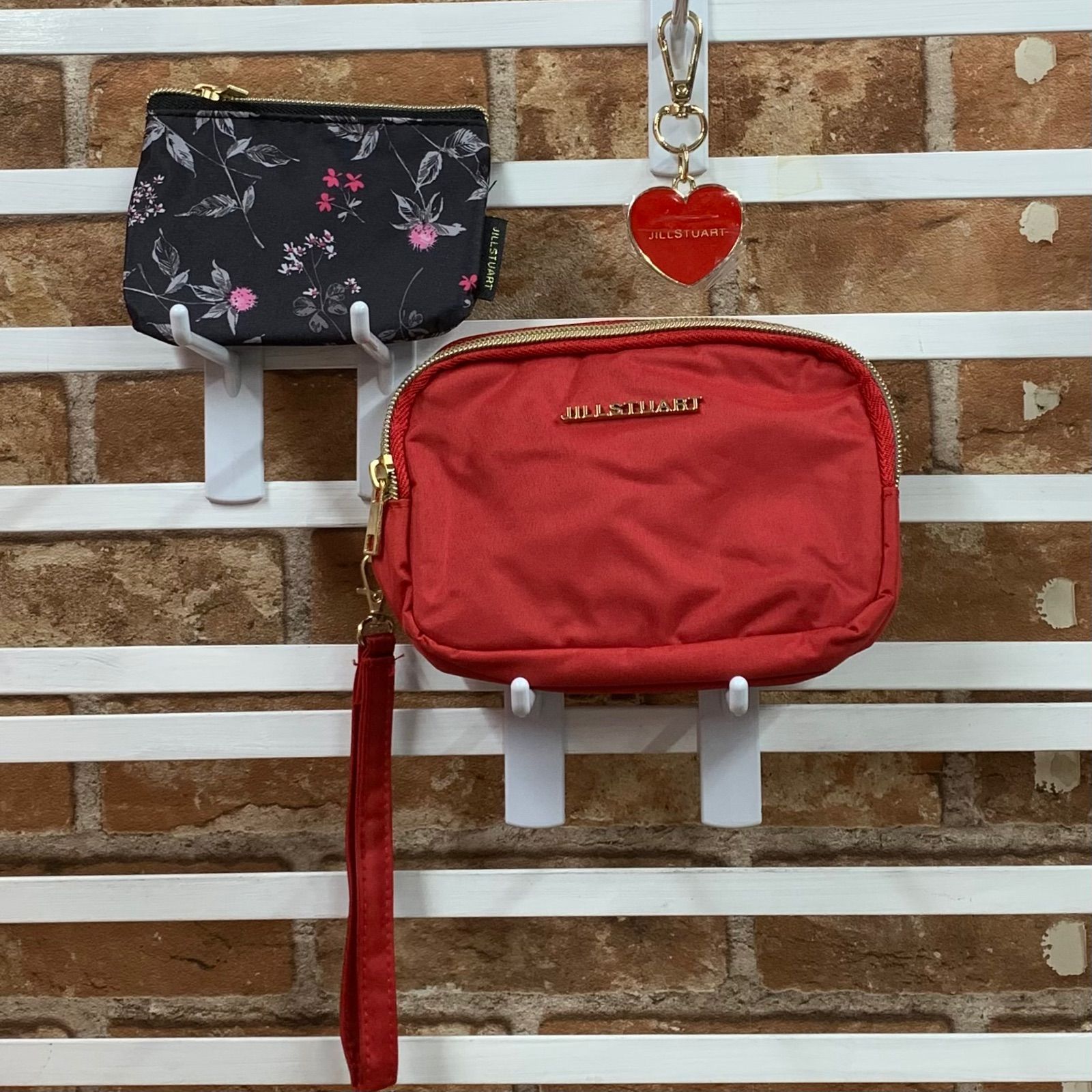 JILLSTUART ポーチ&チャームセット　【メルカリ便発送】 JILLSTUART ポーチ&チャームセット 【メルカリ便発送】 - メルカリ
