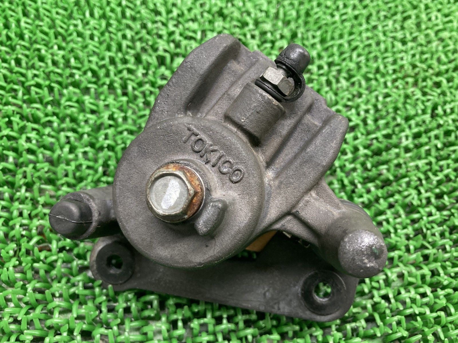 ゼファー400(C型)リアブレーキキャリパー(2pot)バリオスにも ゼファー