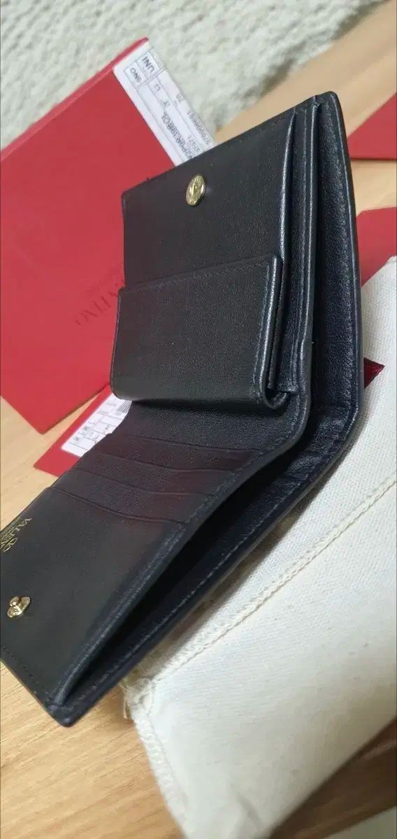 ロックスタッズ 二つ折り財布|財布