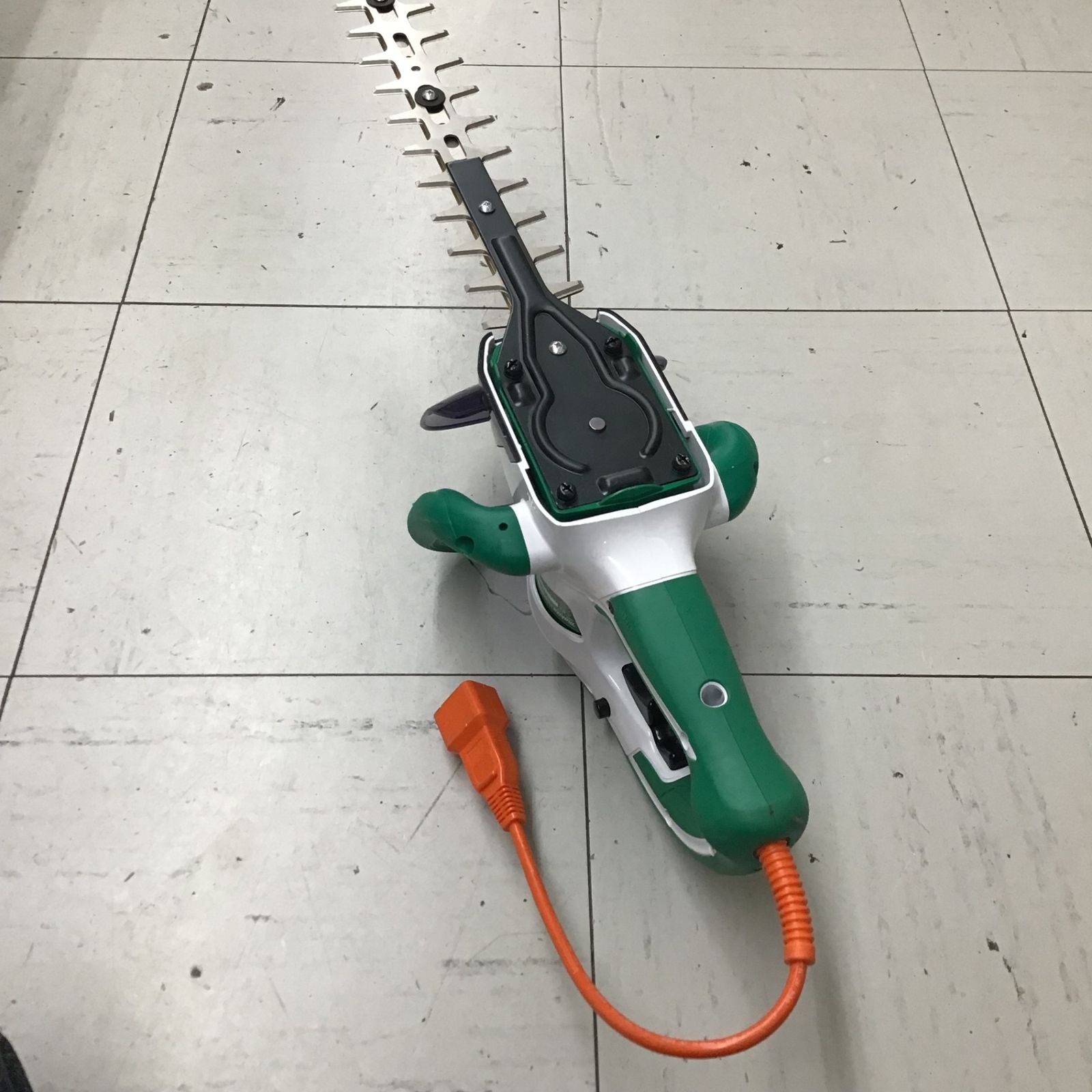 中古美品】マキタ/makita 生垣バリカン 刈込幅300mm MUH3052 【鴻巣店 