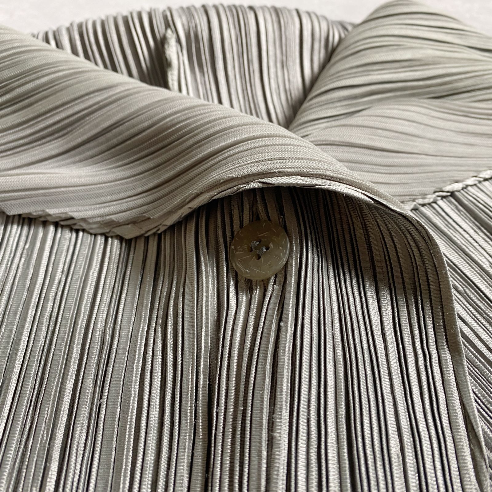 ☆美品/PLEATS PLEASE ISSEY MIYAKE/グレー/フロントボタン プリーツ  