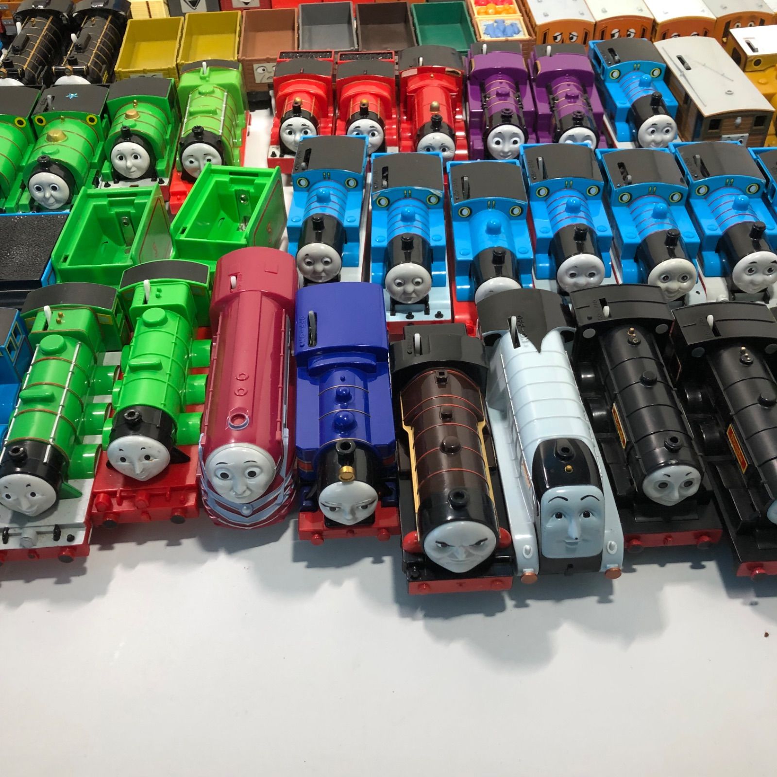 大流行中！ TOMY 91台 プラレール 機関車トーマス 列車、貨車 まとめ ...