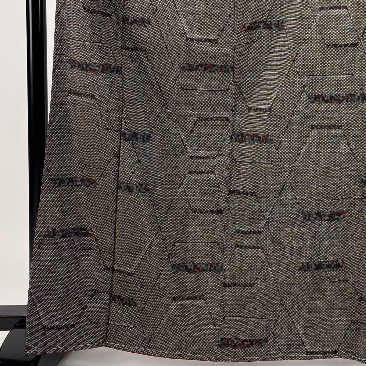 未使用美品 大島紬 一元式染 丈163.5 裄65.5 並寸身幅 未使用品 リサイクル 大島紬 経緯絣 本場大島 洒落着物 黒 藍 泥