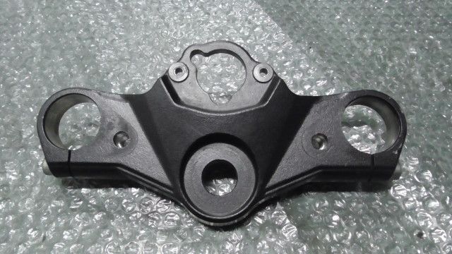 GSX250R　LC6DN11AZ01111xxx　の　トップブリッジ:#1736299710