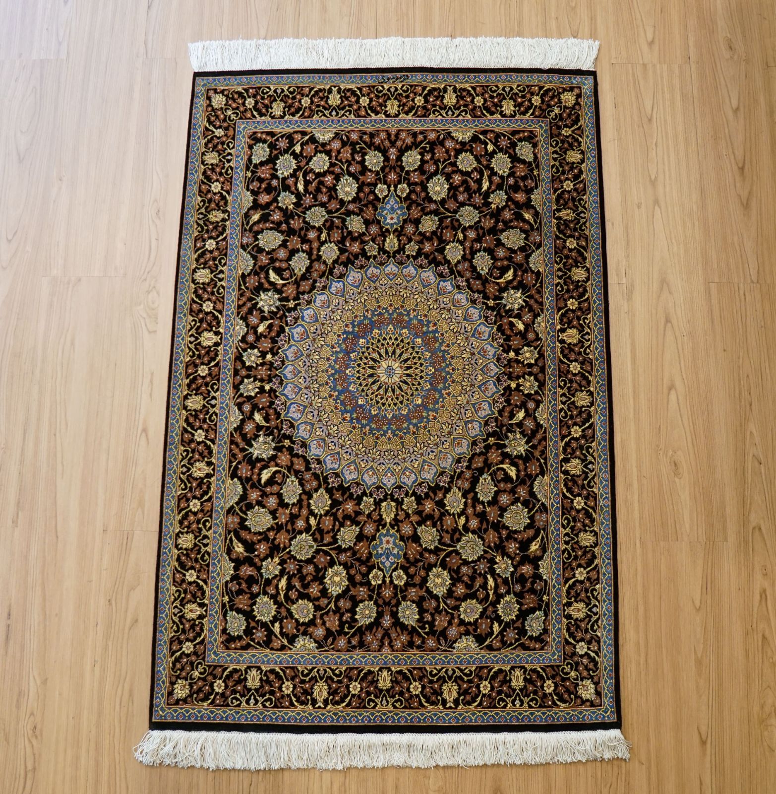 ペルシャ絨毯 クム産 シルク 121×79cm