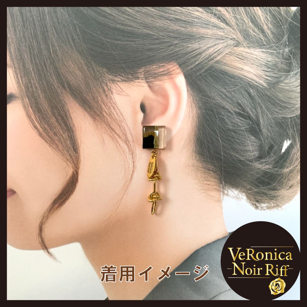 アシンメトリーダークピアス レジンピアス ハンドメイド ピアス 