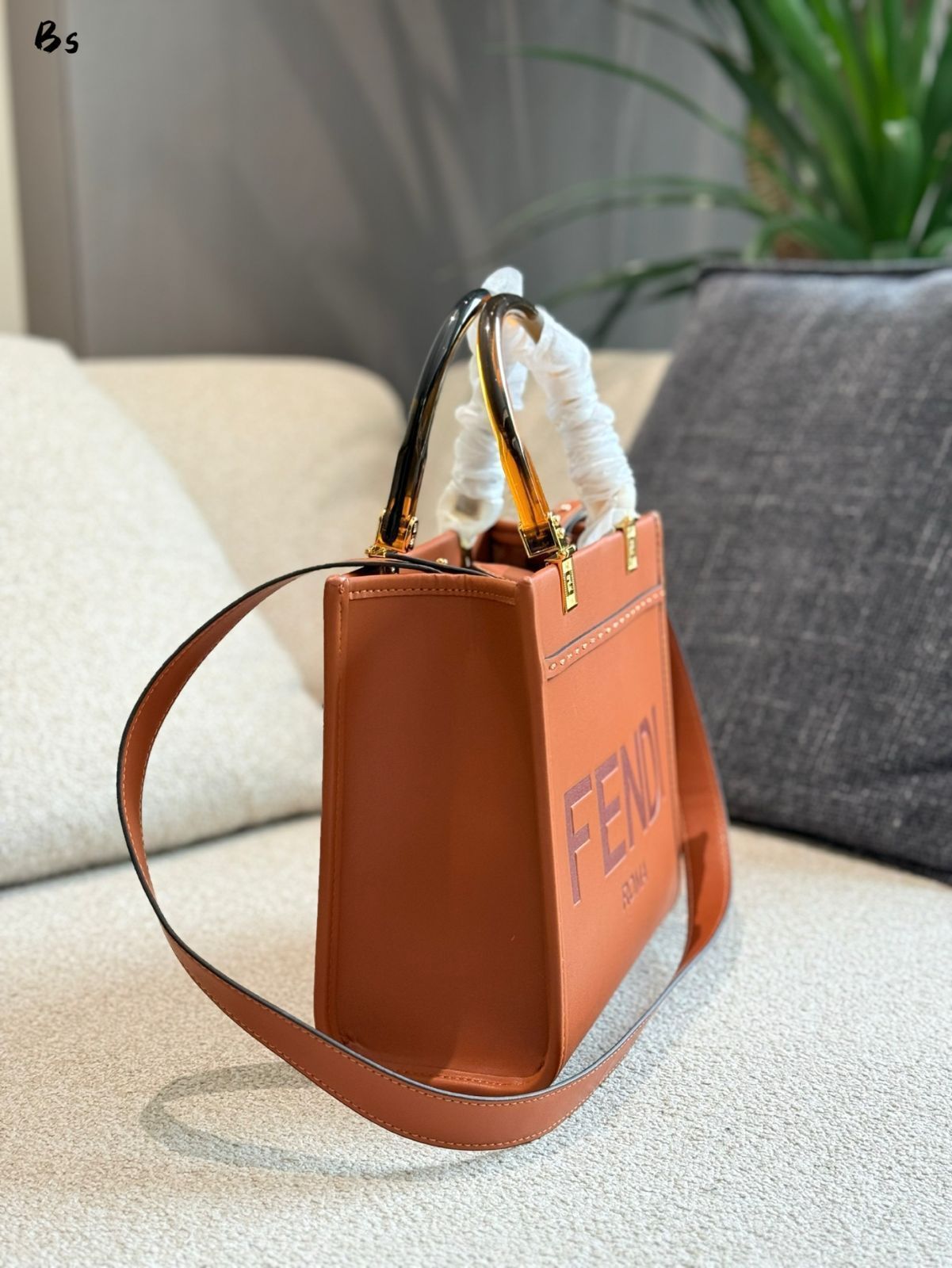 今日特価】Fendi Sunshine Tote Small 25cm フェンディ