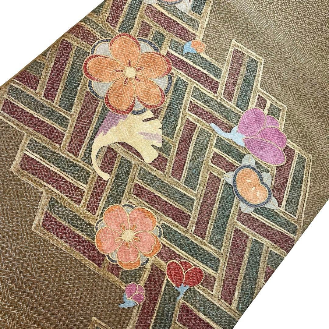 袋帯 作家物 檜垣に花模様 紗綾形地模様 璃寛茶色 銀通し O-4139  
