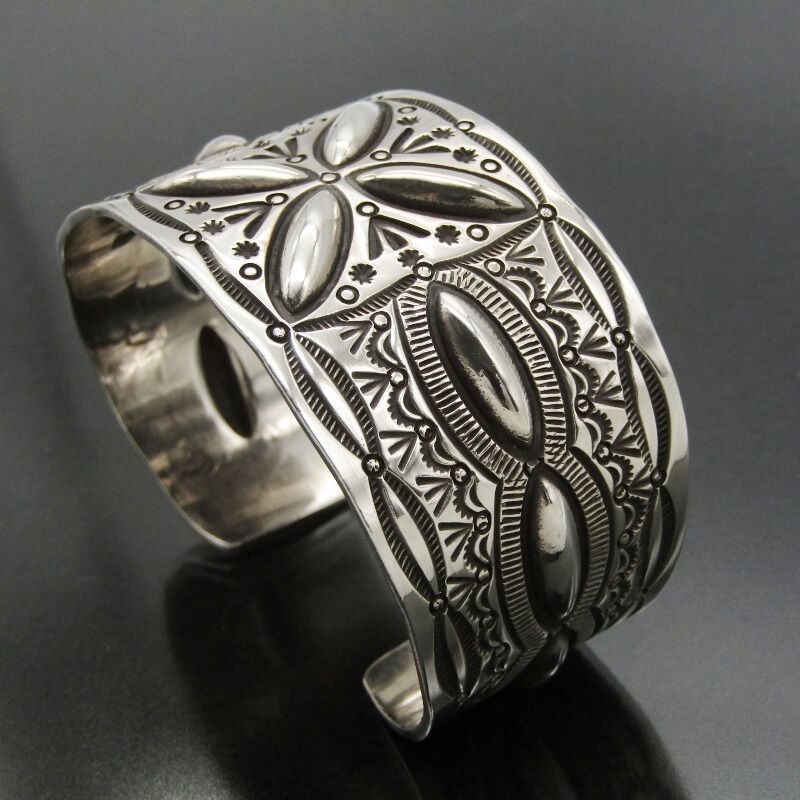 リポウズ ブレスレット