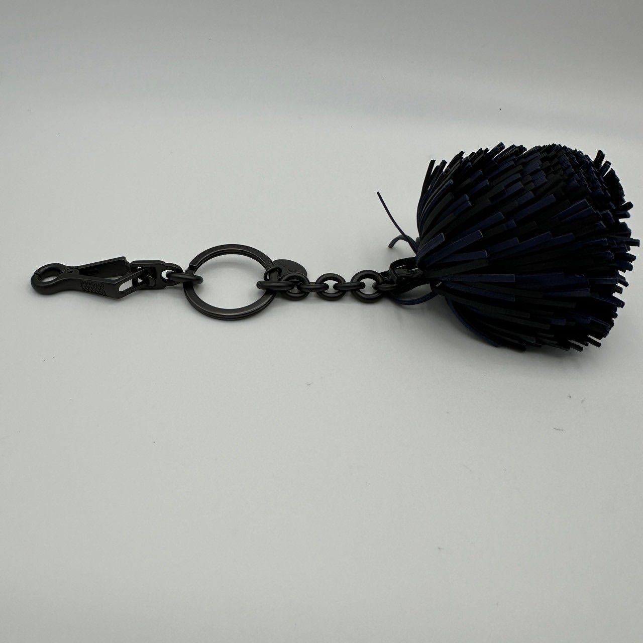 入手困難BOTTEGA VENETA ボッテガヴェネタドッグチャームブラック