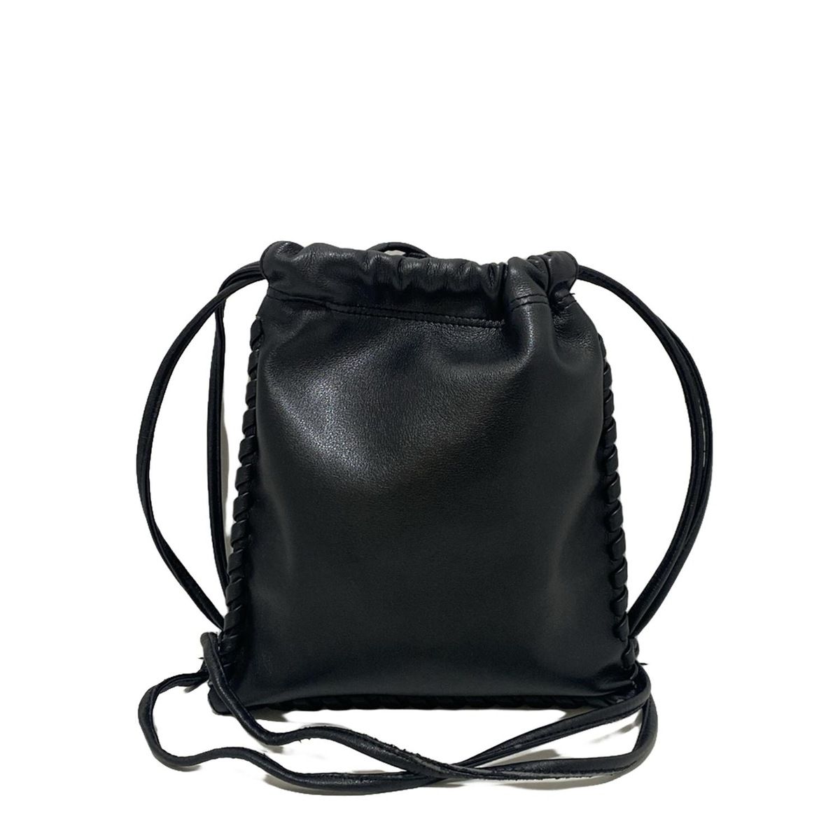 VASIC ブラック　レザー　巾着型ショルダーバッグ VASIC(ヴァジック) ショルダーバッグ - 黒 巾着型 レザー - メルカリ