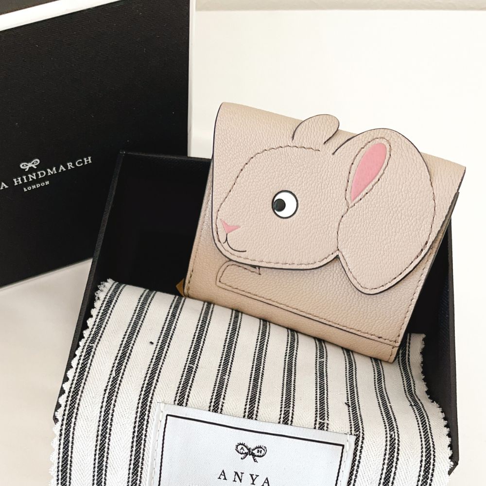 ◇未使用◇ Anya Hindmarch アニヤ ラビットコンパクト財布 グレー - 財布