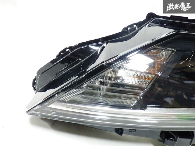 日産ノートE13　純正　 ヘッドライト・左　 LED 送料込 即決 ノート E13 純正 LED 左右 ヘッドライト 26060