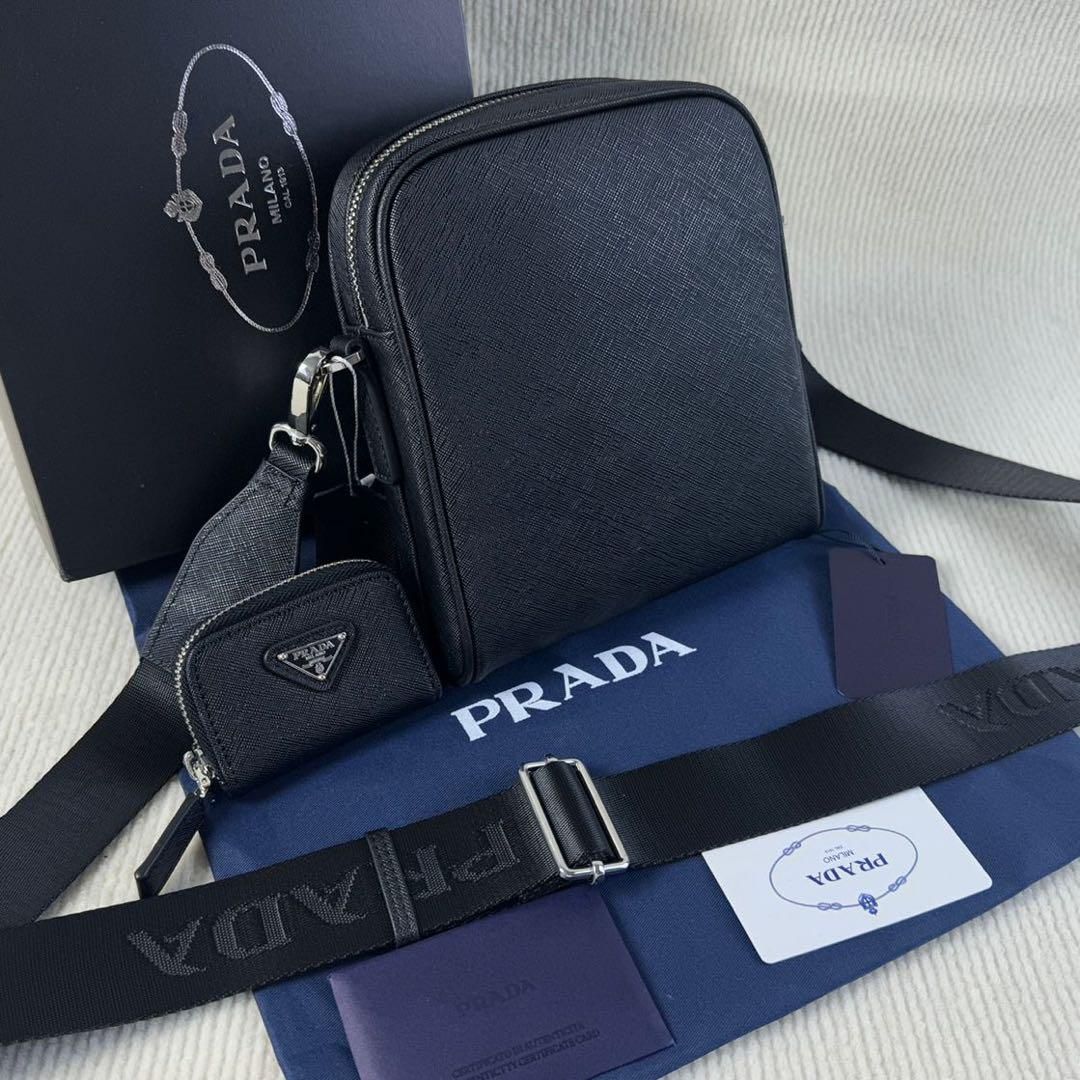 箱付✨PRADA プラダ カメラクロスボディバッグ - メルカリ 