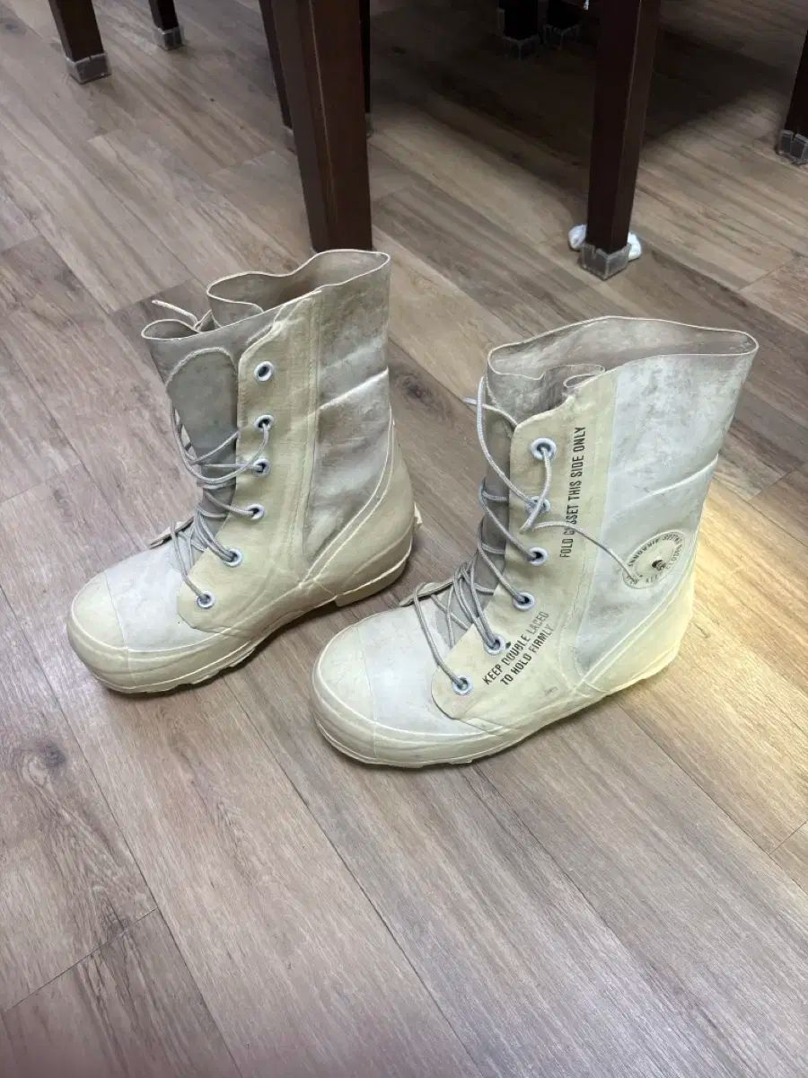 バタ バーニー ミリタリー ブーツ 4w