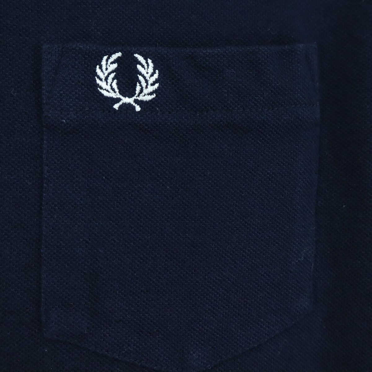 【極美品】FRED PERRY ポロシャツ 刺繍ロゴ 半袖 紺 ネイビー フレッドペリー 半袖ポロシャツ 刺繍ロゴ 日本製 ネイビー M