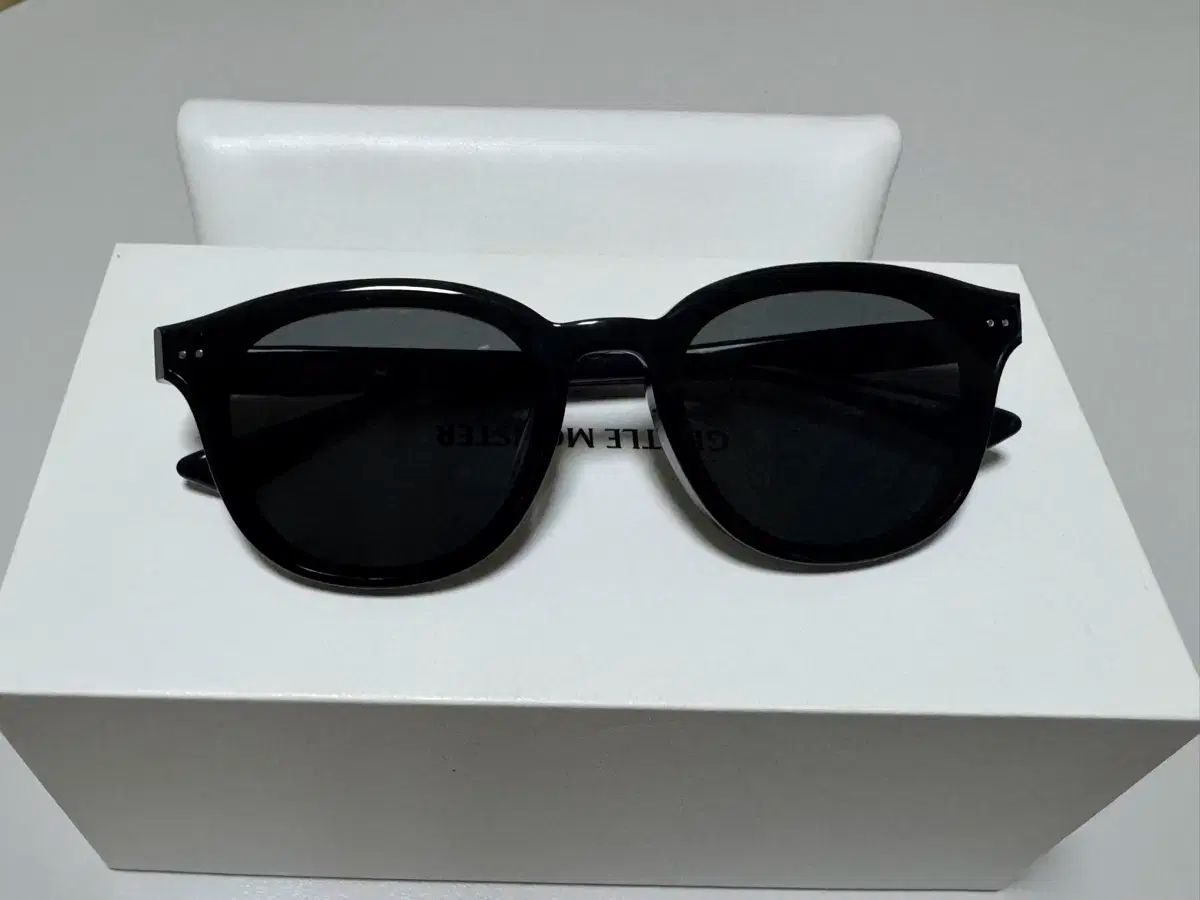 GENTLE MONSTER ジェントルモンスター サングラス JADE-01 ブラック